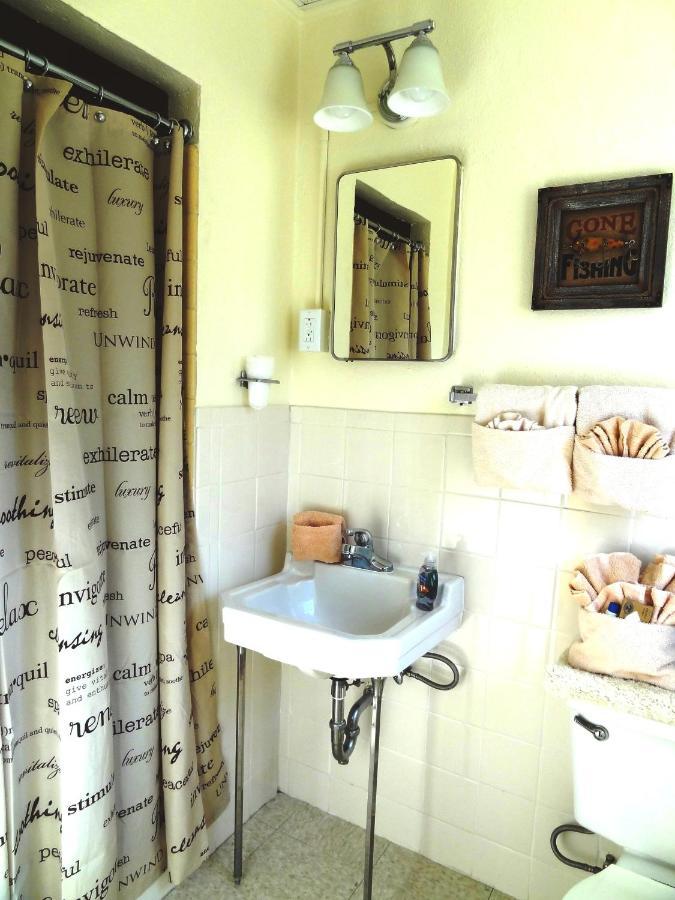 Ji11, Queen Guest Room At The Joplin Inn At The Entrance To Mountain Harbor Resort Hotel Room Mount Ida المظهر الخارجي الصورة