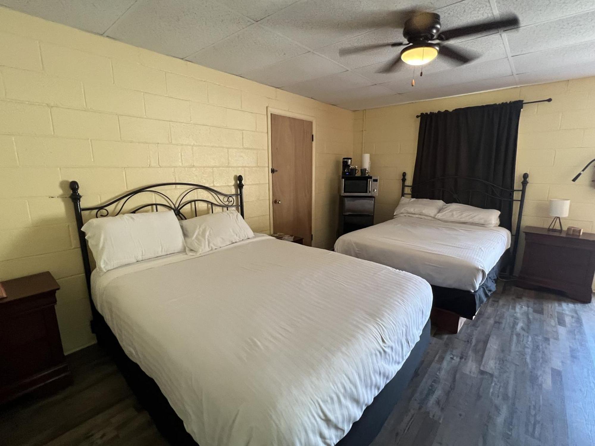 Ji11, Queen Guest Room At The Joplin Inn At The Entrance To Mountain Harbor Resort Hotel Room Mount Ida المظهر الخارجي الصورة