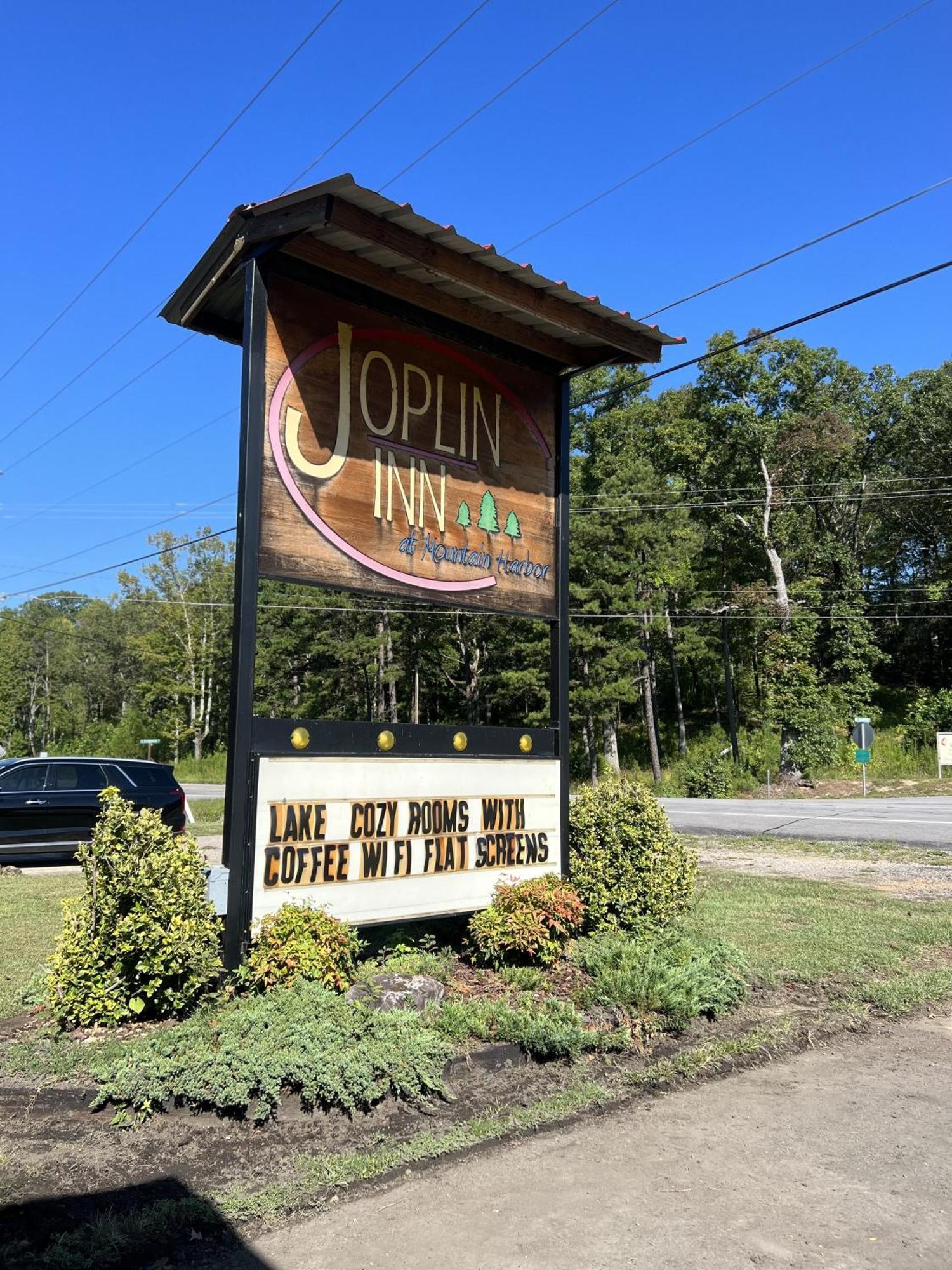 Ji11, Queen Guest Room At The Joplin Inn At The Entrance To Mountain Harbor Resort Hotel Room Mount Ida المظهر الخارجي الصورة